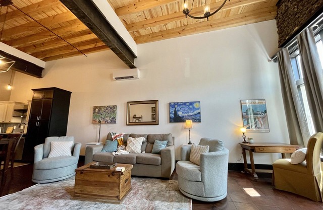 Historic 1 bed 1 bath in 1920's Chevy