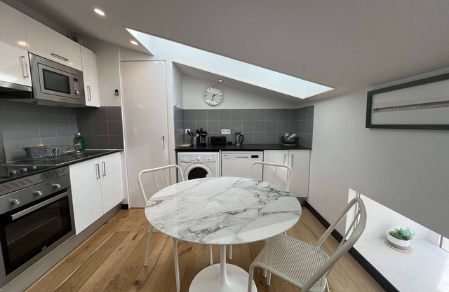 Historic 1-BR Apt with Modern Amenities in Rochefort