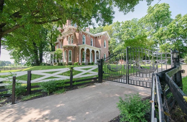 Historic 1850 Towering Italianate Villa, Hobby Horse Farm
