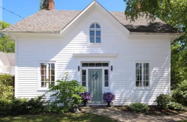 Historic 1853 Kingsgate Lakehouse