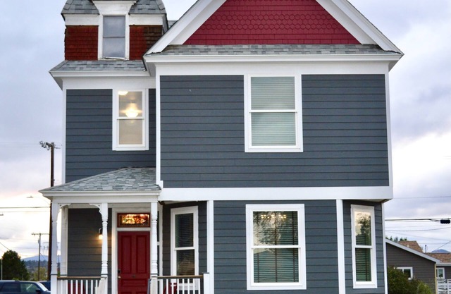 Historic 1886 House locate convienently