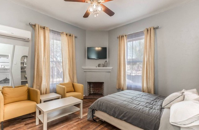 Historic 4th Ave Sunshine Suite