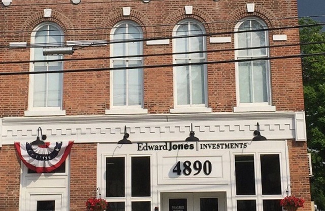 Historic Apartment Within Walking Distance Of The Salmon River walk.