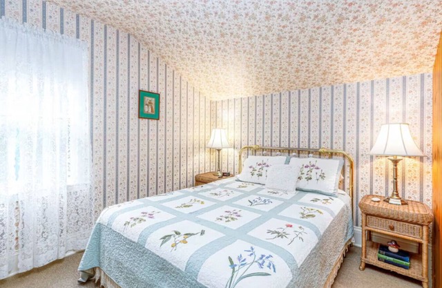 Historic Briarstone Inn Queen Bedroom
