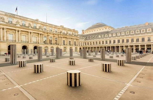 HISTORIC CARDINAL RICHELIEU APARTMENT ,LOUVRE VIEWS AND 'EMILY IN PARIS' CHARM