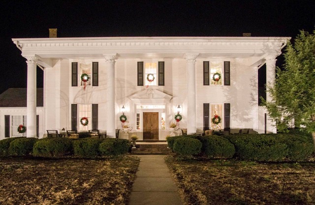Historic Cedar Hill Mansion on Large Farm w/Pool!