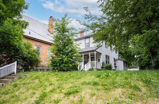 Historic Central OSU 3 BR 2 Bath King Bed Free parking