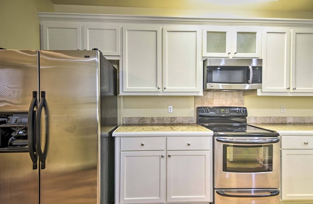 Historic Condo in Downtown, Walk to Riverfront!