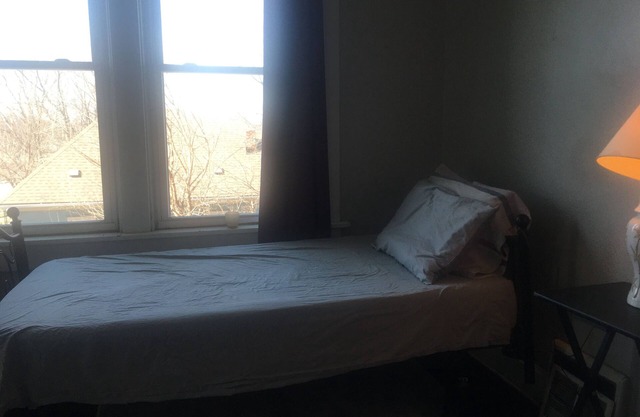 Historic country feel, Cozy 1-bedroom condo in heart of Saint Joseph with WiFi,