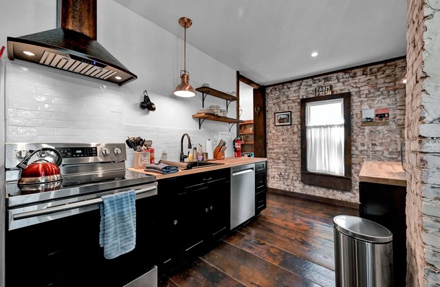 Historic Downtown. 3 BR, 2.5bath, Walking Distance to Restaurants Shops,Skiing.