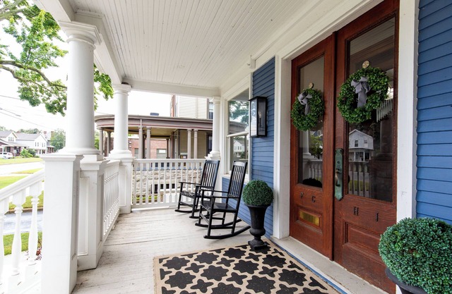 Historic Downtown Luxury - Walk to Waterfront