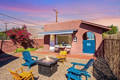 Historic Guesthouse 2 Blocks from the UofA, Low Summer Rates!
