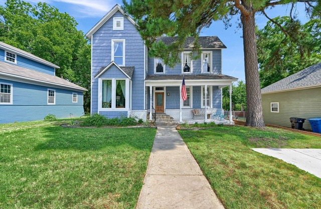 Historic home half a mile from Downtown Denison and minutes to Lake Texoma.