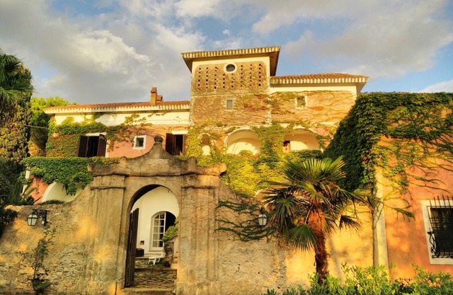 Historic house in the green, but a few steps from the sea.
