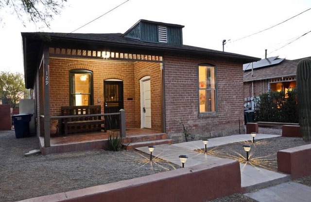 Historic Iron Horse Downtown Home and Guest Home