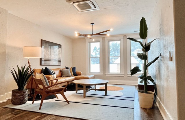 Historic & Modern! Walk to Restaurants, Moccasin Springs + Huge Suite w/Kitchen