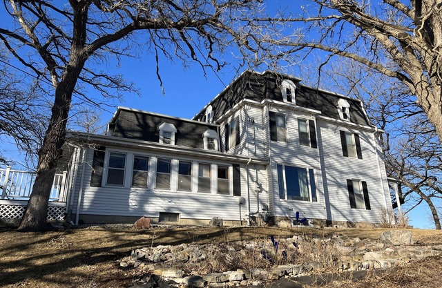 Historic Oaks House Restored w/10 BRs, 4.5 Baths Sitting on 2 Acres of Oak Trees