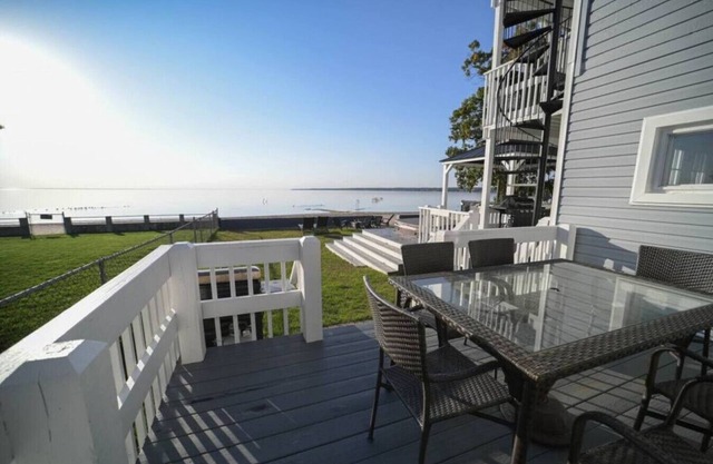 Historic Oneida Lakefront Home 14/BR Sleeps 42!