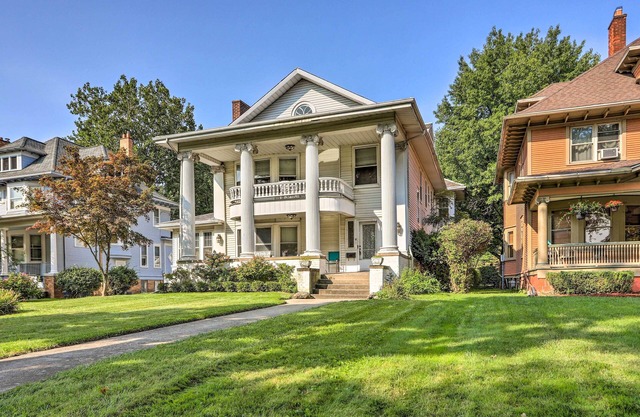 Historic Regal Retreat ~ 2 Mi to Dtwn Toledo!