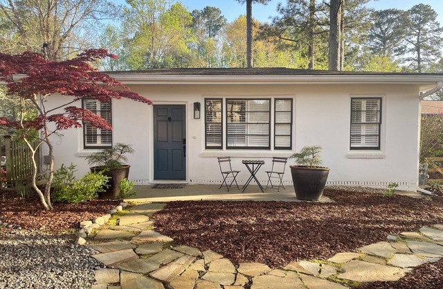 Historic Roswell one bedroom charmer