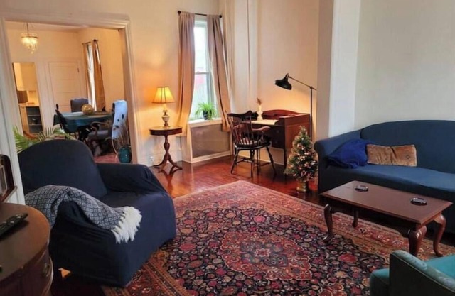 Historic Townhouse w/Antiques & Riverview
