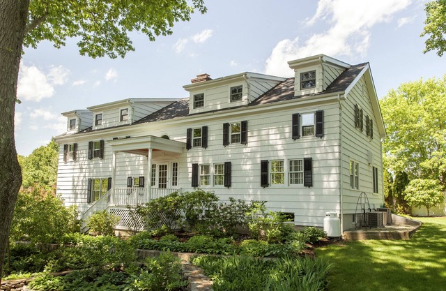 Historic Updated Carriage House