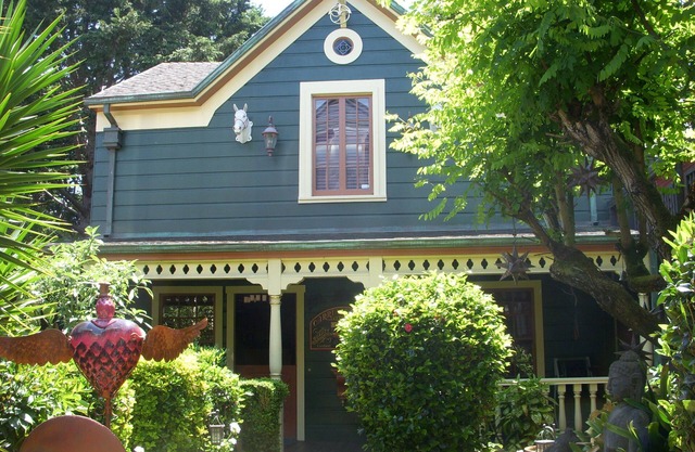 HISTORIC VERY ROMANTIC 1883 SAN FRANCISCO CARRIAGE HOUSE