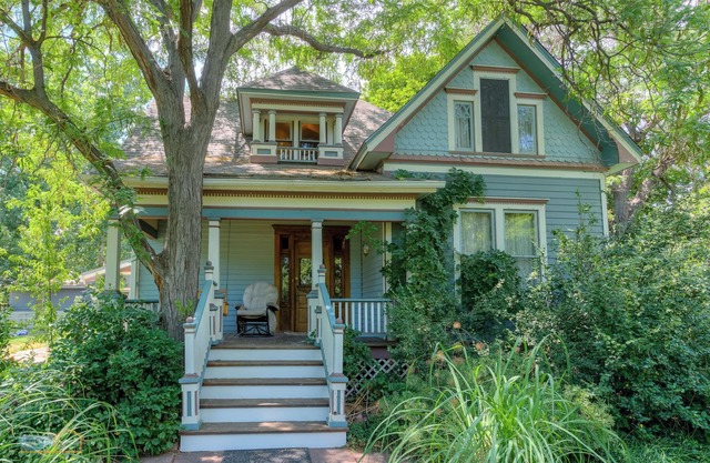 Historic Victorian - Easy Access to CU, Pearl Street and Hiking