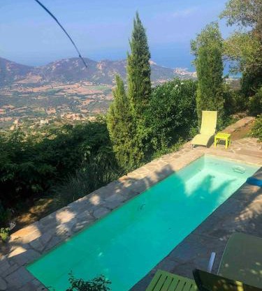 Historic Villa In Sant Antonino With Sea Views
