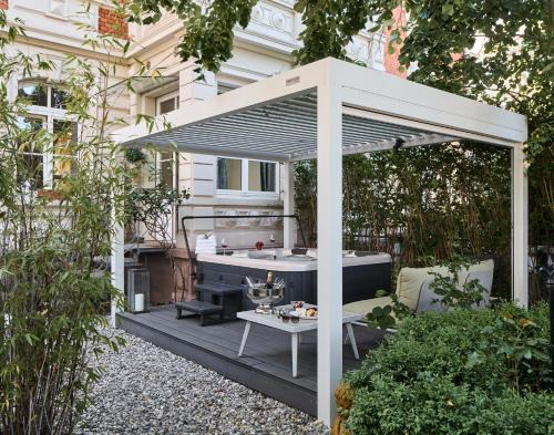 Historical Luxury Homes - Stadtvilla mit Jacuzzi und Garten