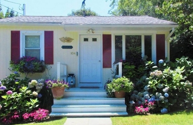 Hither Hills 2BR Montauk Cottage - walk to beach!