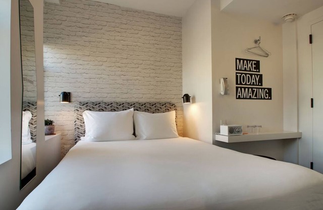 Hive Queen, Hotel Hive, Clean and Modern, Historic