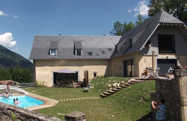 House rentals lodging Pyrenees Arreau Loudenvielle Swimming pool cyclo ski