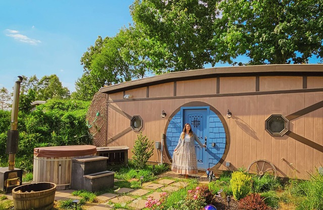 Hobbit Inspired Fairytale Hocking Hills State Park 3 mi away Pet Friendly