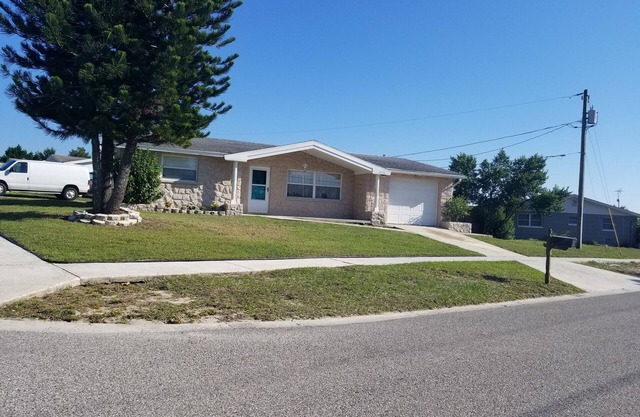 Holiday 4 bedroom house close to Tarpon Springs