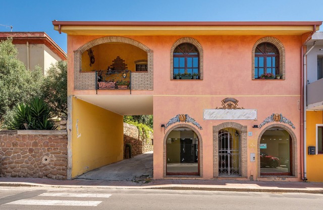Holiday Apartment "Sa Corte de Dinu" with Wi-Fi, Terrace & Garden