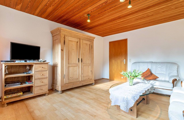 Holiday Apartment Dora with Shared Garden, Balcony and Wi-Fi