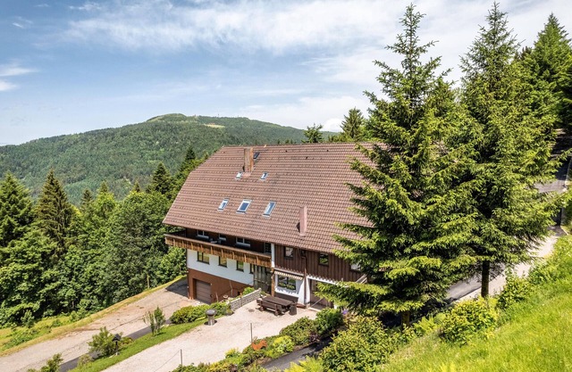 Holiday Apartment "Fuchsmichelhof 2' with Mountain View, Private Terrace & Wi-Fi