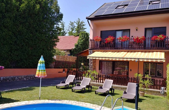 Holiday apartment with Pool and Internet