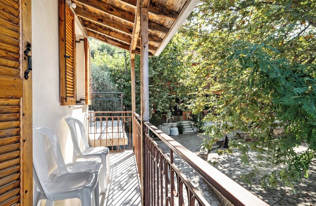 Holiday Apartment "Platanos" with Sea View, Private Terrace & Balcony