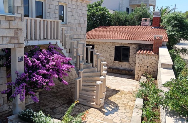 Holiday apartment Povlja for 1 - 5 persons with 2 bedrooms - Holiday house