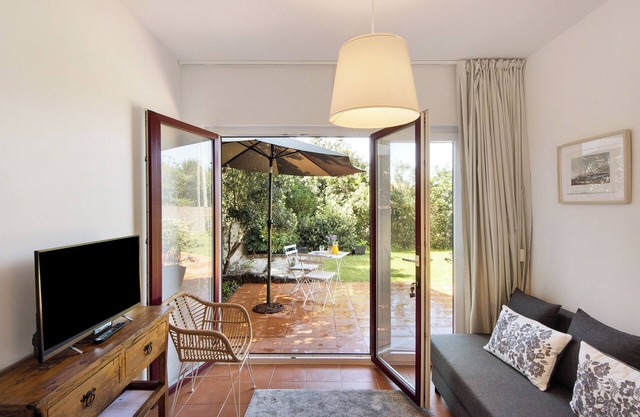 Holiday Apartment 'Praia Da Granja - Seaside Beach' with Sea View, Garden & Wi-Fi