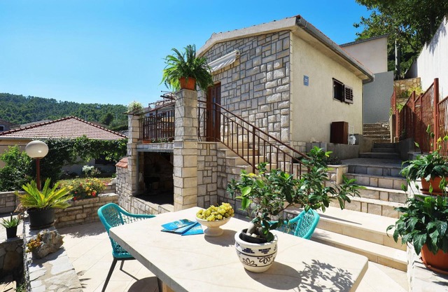 Holiday apartment Stomorska for 1 - 2 persons - Row house