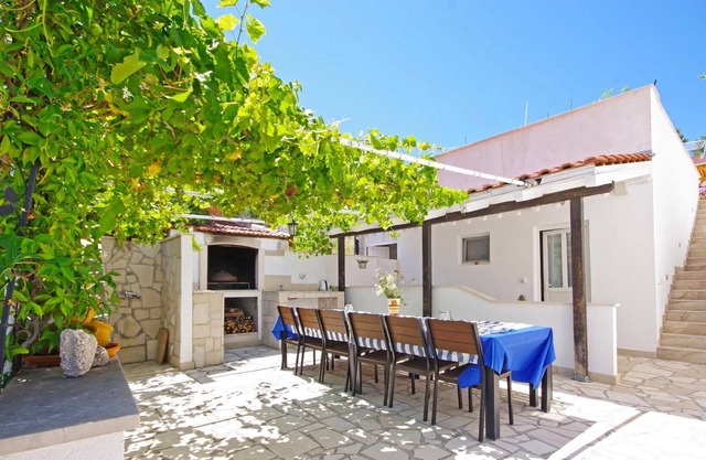 Holiday apartment Sutivan for 1 - 2 persons with 1 bedroom - Holiday apartment in one or multi-famil