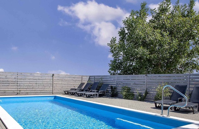 Holiday apartment with pool, air conditioning and Internet