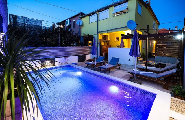 Holiday apartment Zadar for 1 - 4 persons with 2 bedrooms - Holiday apartment in one or multi-family