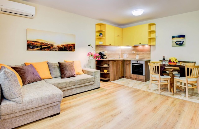 Holiday Apartments 80 m from a Sandy Beach