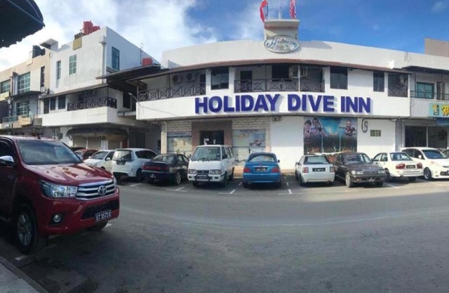 Holiday Dive Inn
