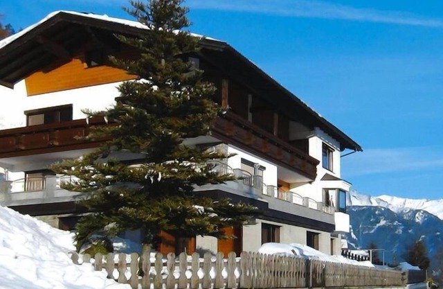 Holiday flat, Trins