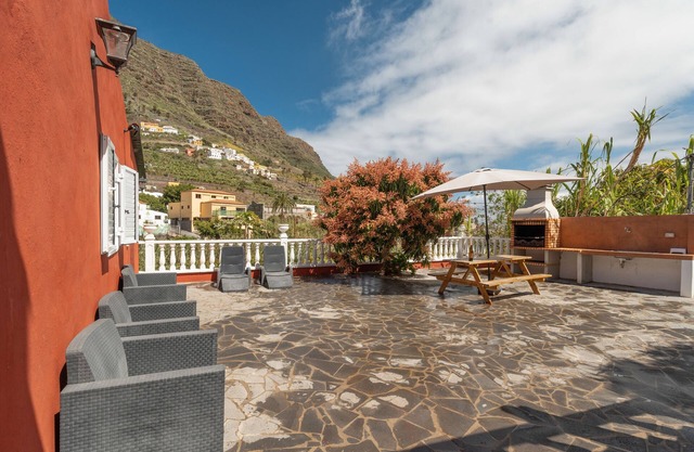 Holiday Home 'Carlos' with Mountain Views
